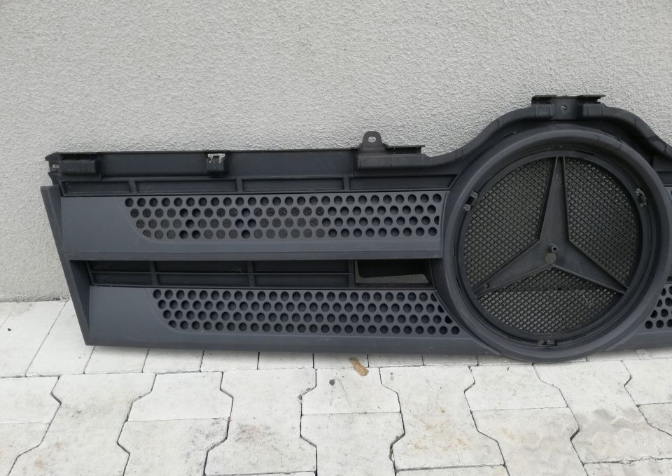 ATRAPA GRILL MERCEDES ACTROS MP4 ORYGINAŁ - Решітка радіатора в категорії Вантажівки: фото 2 ATRAPA GRILL MERCEDES ACTROS MP4 ORYGINAŁ - Решітка радіатора в категорії Вантажівки: фото 2