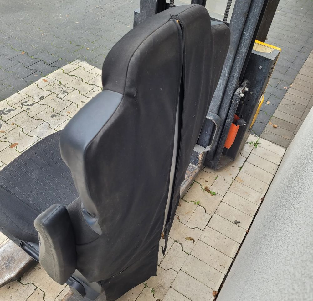 FOTEL KIEROWCY MERCEDES ACTROS MP4 - Сидіння в категорії Вантажівки: фото 5 FOTEL KIEROWCY MERCEDES ACTROS MP4 - Сидіння в категорії Вантажівки: фото 5