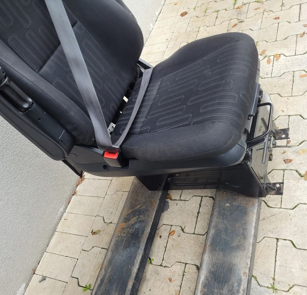 FOTEL KIEROWCY MERCEDES ACTROS MP4 - Сидіння в категорії Вантажівки: фото 3 FOTEL KIEROWCY MERCEDES ACTROS MP4 - Сидіння в категорії Вантажівки: фото 3