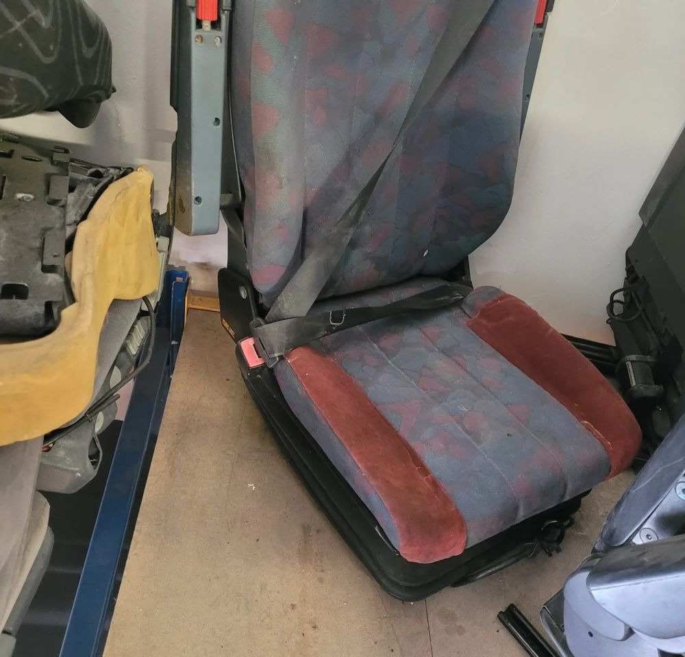 FOTEL KIEROWCY MERCEDES ATEGO CHWALIM116 - Сидіння в категорії Вантажівки: фото 3 FOTEL KIEROWCY MERCEDES ATEGO CHWALIM116 - Сидіння в категорії Вантажівки: фото 3