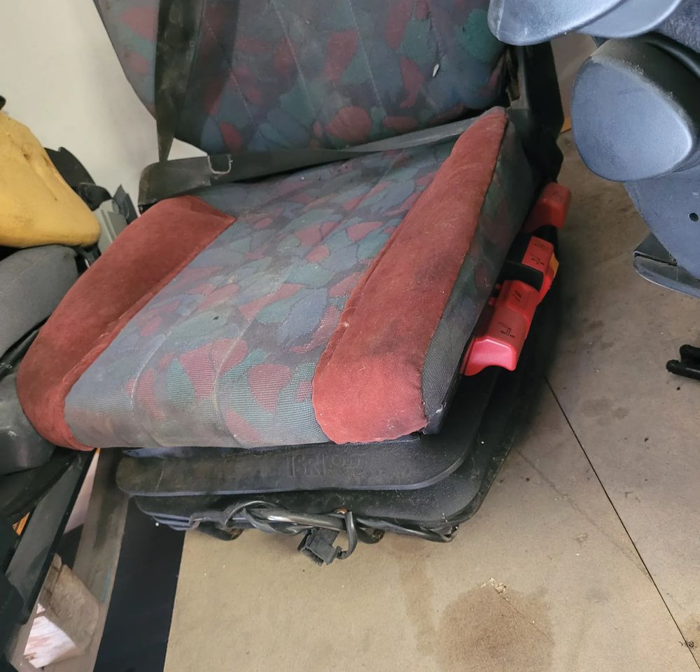 FOTEL KIEROWCY MERCEDES ATEGO CHWALIM116 - Сидіння в категорії Вантажівки: фото 2 FOTEL KIEROWCY MERCEDES ATEGO CHWALIM116 - Сидіння в категорії Вантажівки: фото 2