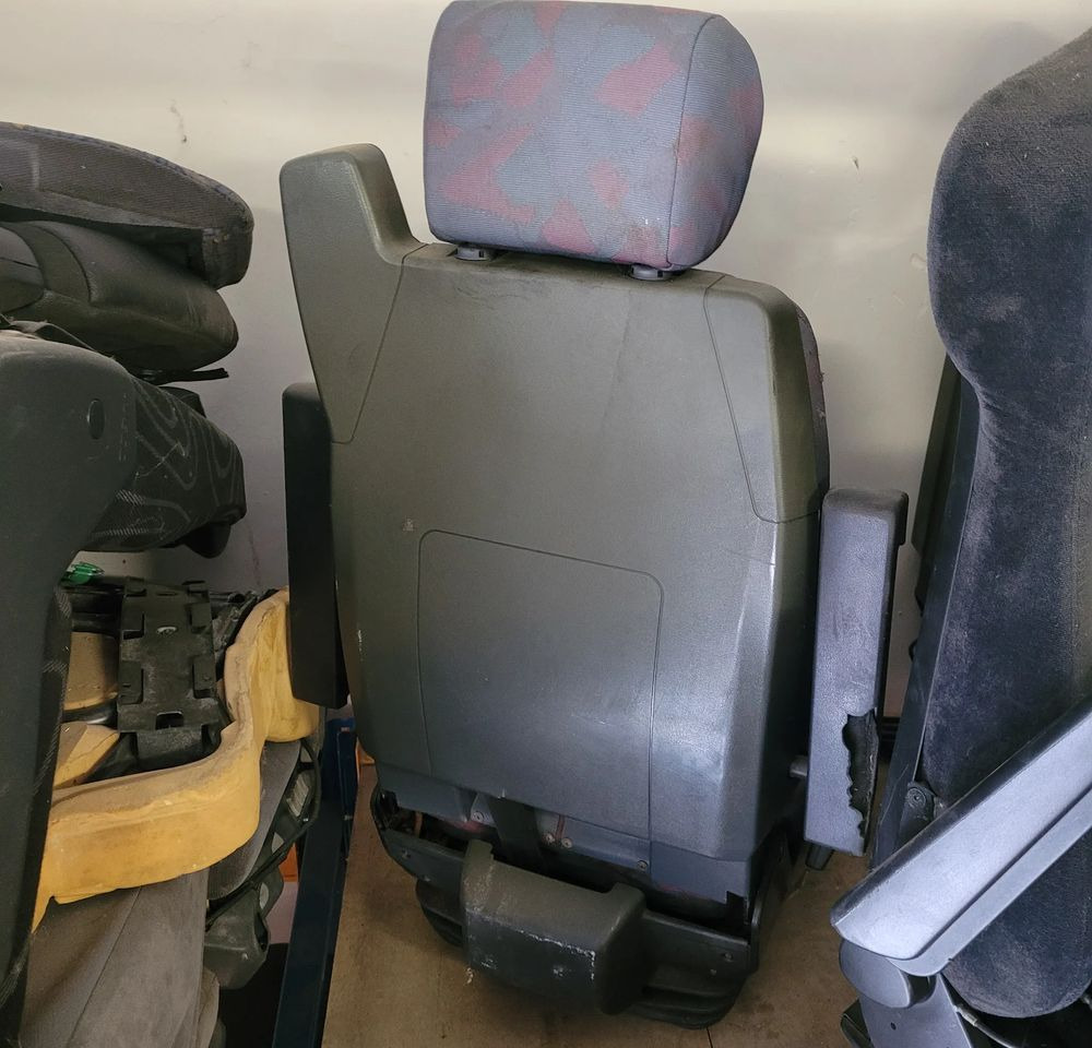 FOTEL KIEROWCY MERCEDES ATEGO CHWALIM116 - Сидіння в категорії Вантажівки: фото 4 FOTEL KIEROWCY MERCEDES ATEGO CHWALIM116 - Сидіння в категорії Вантажівки: фото 4