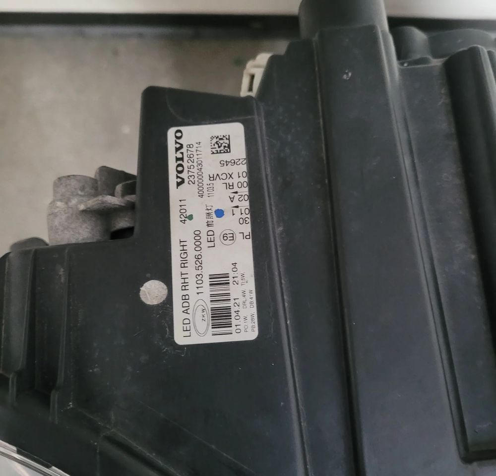 LAMPA LED RH. VOLVO FH5 23752678 ORYGINAŁ CHWALIM116 - Світло/ Освітлення в категорії Вантажівки: фото 4 LAMPA LED RH. VOLVO FH5 23752678 ORYGINAŁ CHWALIM116 - Світло/ Освітлення в категорії Вантажівки: фото 4