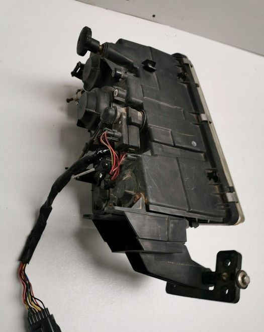 LAMPA VOLVO FH12 fh13 ORYGINAŁ PRAWA - Передня фара в категорії Вантажівки: фото 3 LAMPA VOLVO FH12 fh13 ORYGINAŁ PRAWA - Передня фара в категорії Вантажівки: фото 3