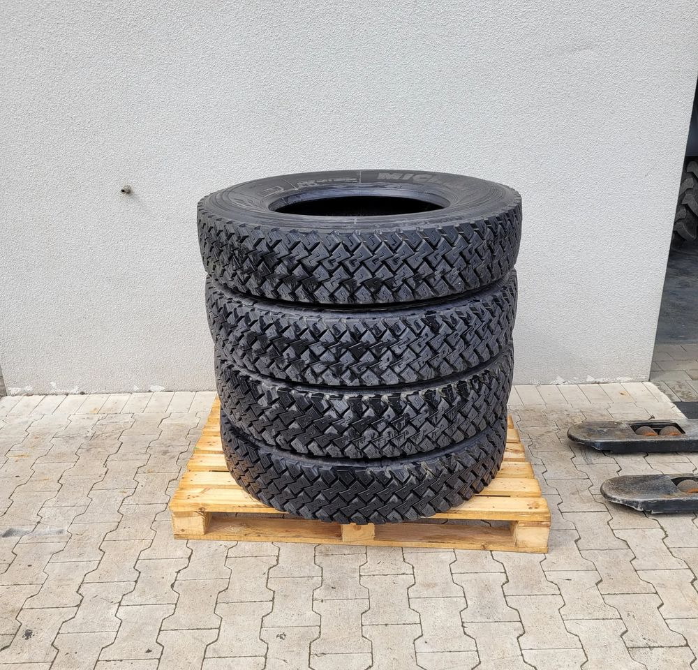 OPONA MICHELIN 10R XZA R 22.5 CENA ZA SZT. - Шина в категорії Вантажівки: фото 1 OPONA MICHELIN 10R XZA R 22.5 CENA ZA SZT. - Шина в категорії Вантажівки: фото 1