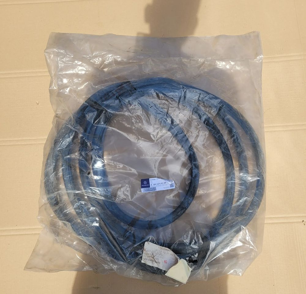 USZCZELKA SZYBY MERCEDES ACTROS MP3 NOWY ORYGINAŁ A9416710120 CHWALIM116 - Скло та запчастини в категорії Вантажівки: фото 1 USZCZELKA SZYBY MERCEDES ACTROS MP3 NOWY ORYGINAŁ A9416710120 CHWALIM116 - Скло та запчастини в категорії Вантажівки: фото 1