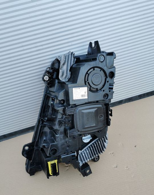 Volvo OE 22239217 reflektor lampa PRAWA ORYGINAL - Передня фара в категорії Вантажівки: фото 4 Volvo OE 22239217 reflektor lampa PRAWA ORYGINAL - Передня фара в категорії Вантажівки: фото 4