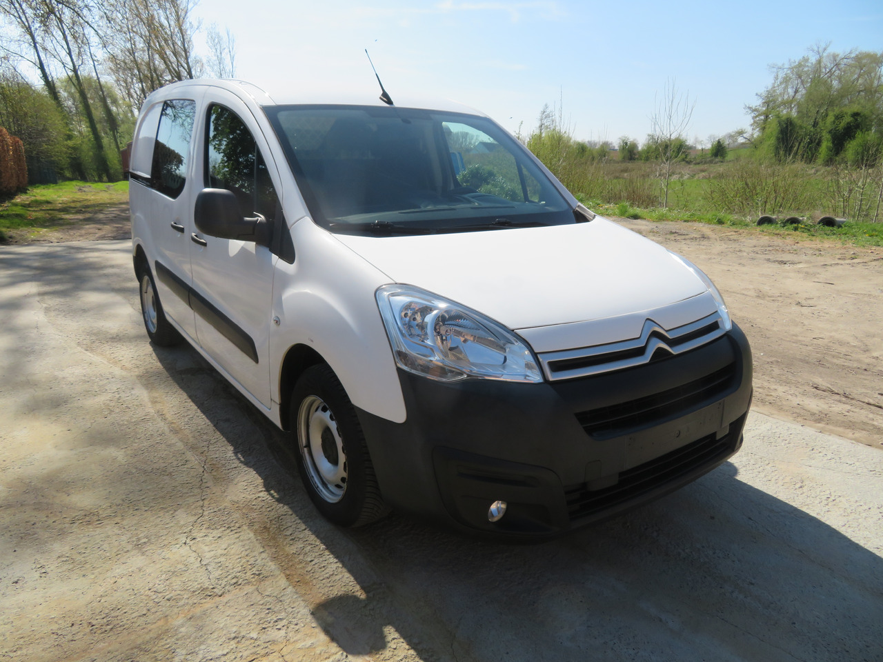 CITROËN Berlingo 1.6 BlueHDi CLUB - Суцільнометалевий фургон: фото 1 CITROËN Berlingo 1.6 BlueHDi CLUB - Суцільнометалевий фургон: фото 1