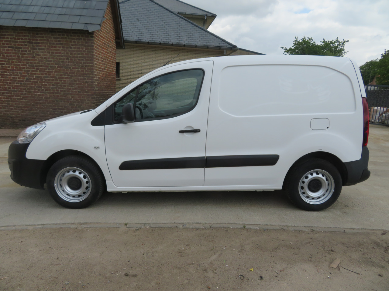 CITROËN Berlingo 1.6 BlueHDi CLUB - Суцільнометалевий фургон: фото 4 CITROËN Berlingo 1.6 BlueHDi CLUB - Суцільнометалевий фургон: фото 4