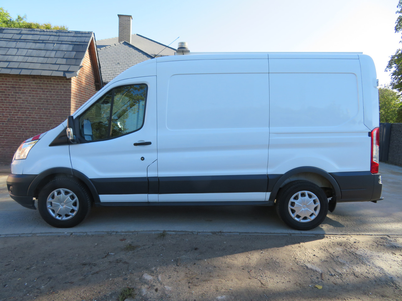 Ford Transit 2.0TDCi - Суцільнометалевий фургон: фото 4 Ford Transit 2.0TDCi - Суцільнометалевий фургон: фото 4