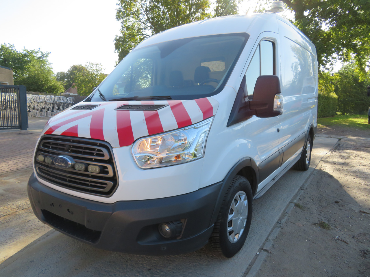 Ford Transit 2.0TDCi - Суцільнометалевий фургон: фото 3 Ford Transit 2.0TDCi - Суцільнометалевий фургон: фото 3