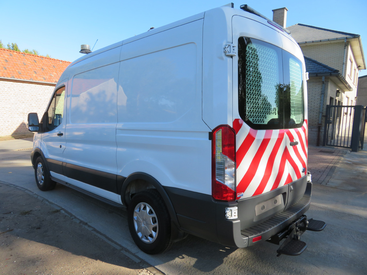 Ford Transit 2.0TDCi - Суцільнометалевий фургон: фото 5 Ford Transit 2.0TDCi - Суцільнометалевий фургон: фото 5