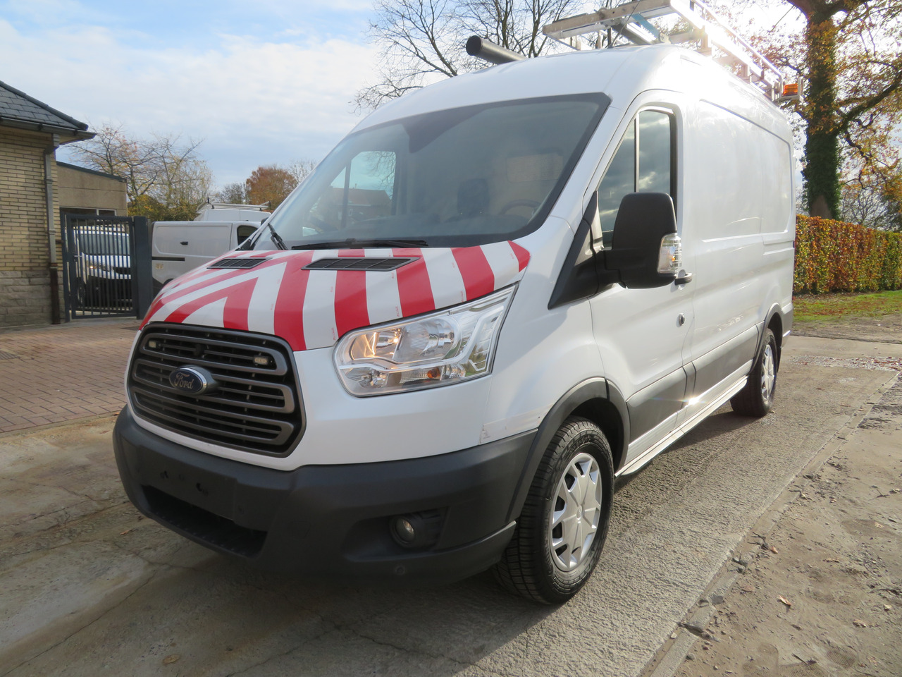 Ford Transit 2.0TDCi - L2H2 - Суцільнометалевий фургон: фото 3 Ford Transit 2.0TDCi - L2H2 - Суцільнометалевий фургон: фото 3