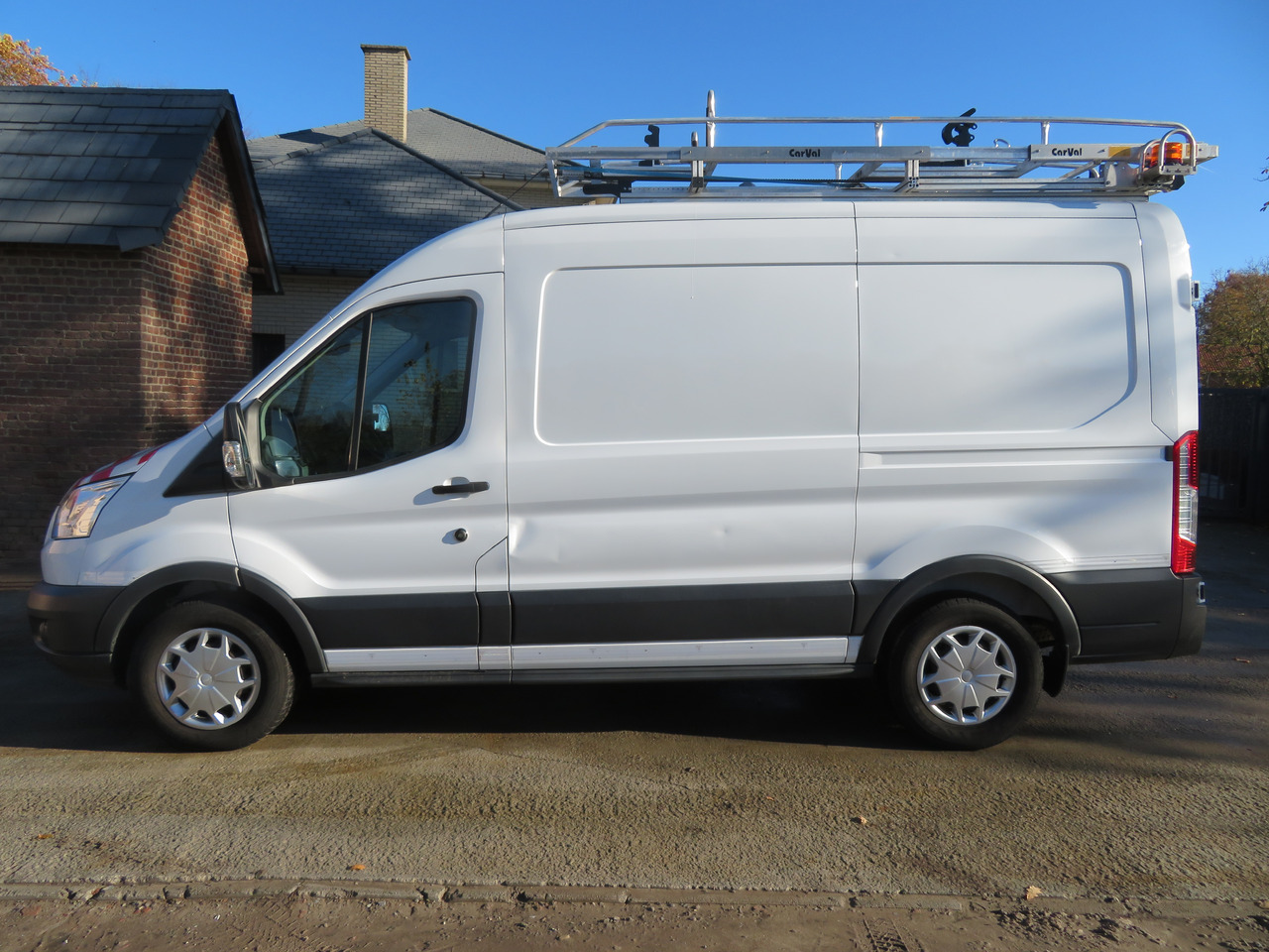 Ford Transit 2.0TDCi - L2H2 - Суцільнометалевий фургон: фото 4 Ford Transit 2.0TDCi - L2H2 - Суцільнометалевий фургон: фото 4
