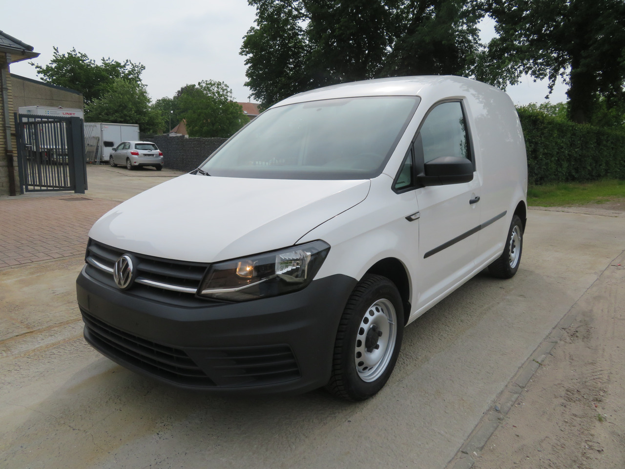 VOLKSWAGEN Caddy 2.0 TDi - Легковий фургон: фото 3 VOLKSWAGEN Caddy 2.0 TDi - Легковий фургон: фото 3