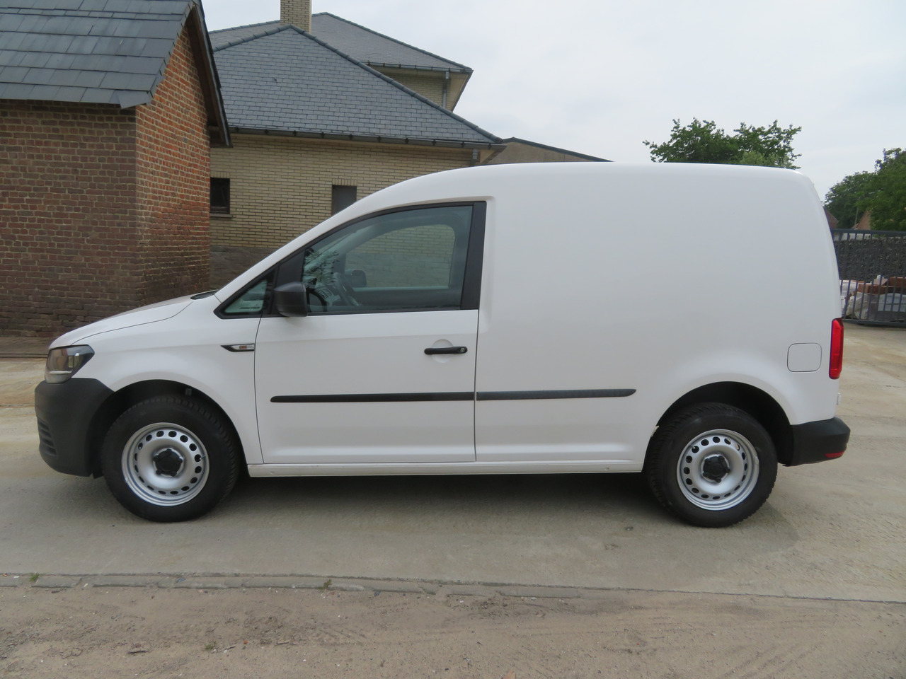 VOLKSWAGEN Caddy 2.0 TDi - Легковий фургон: фото 4 VOLKSWAGEN Caddy 2.0 TDi - Легковий фургон: фото 4