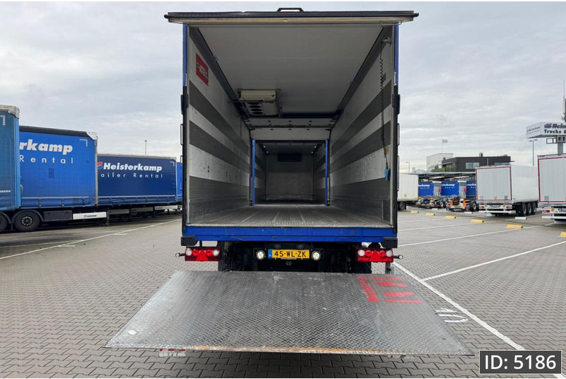 Mercedes-Benz Antos 2736 Day Cab, Euro 6, + Schmitz / Durchladbar / Carrier / 92m3 - Рефрижератор вантажівка: фото 5 Mercedes-Benz Antos 2736 Day Cab, Euro 6, + Schmitz / Durchladbar / Carrier / 92m3 - Рефрижератор вантажівка: фото 5