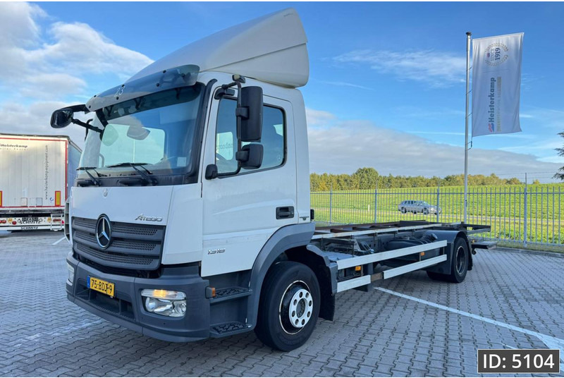 Mercedes-Benz Atego 1318 Day Cab, Euro 6, / BDF / DHOLLANDIA 2000KG - Контейнеровоз/ Змінний кузов вантажівка: фото 1 Mercedes-Benz Atego 1318 Day Cab, Euro 6, / BDF / DHOLLANDIA 2000KG - Контейнеровоз/ Змінний кузов вантажівка: фото 1