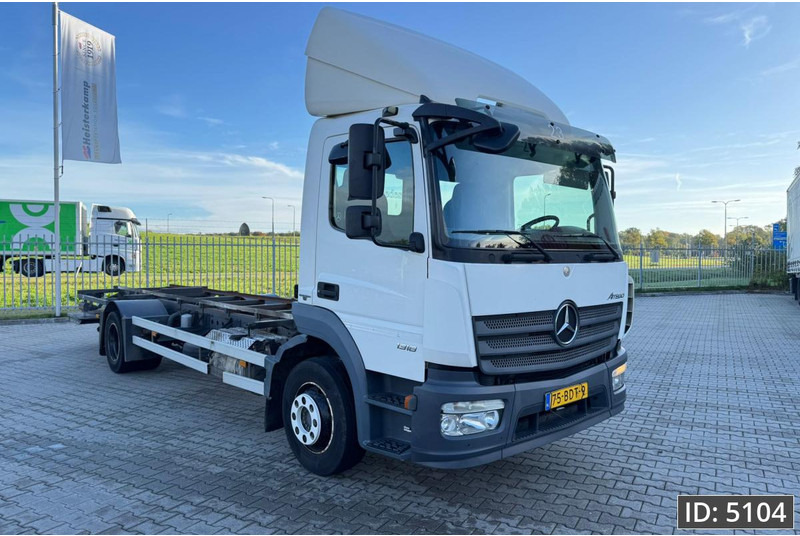 Mercedes-Benz Atego 1318 Day Cab, Euro 6, / BDF / DHOLLANDIA 2000KG - Контейнеровоз/ Змінний кузов вантажівка: фото 5 Mercedes-Benz Atego 1318 Day Cab, Euro 6, / BDF / DHOLLANDIA 2000KG - Контейнеровоз/ Змінний кузов вантажівка: фото 5
