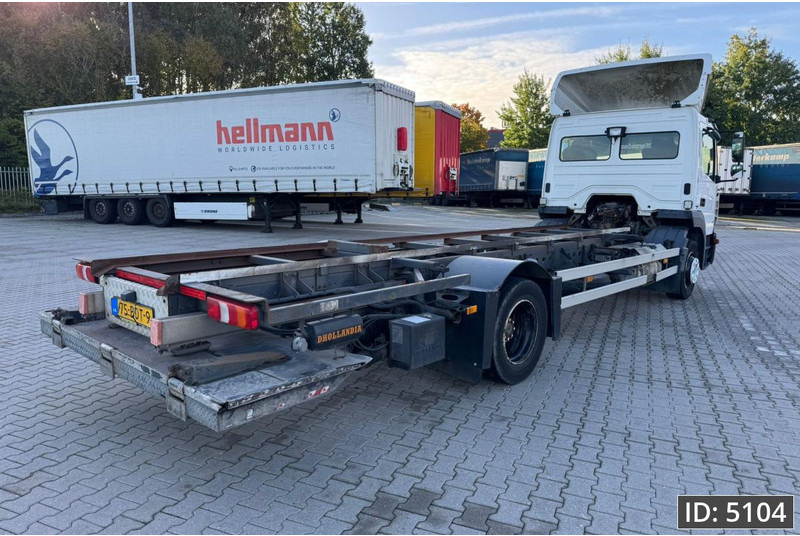 Mercedes-Benz Atego 1318 Day Cab, Euro 6, / BDF / DHOLLANDIA 2000KG - Контейнеровоз/ Змінний кузов вантажівка: фото 3 Mercedes-Benz Atego 1318 Day Cab, Euro 6, / BDF / DHOLLANDIA 2000KG - Контейнеровоз/ Змінний кузов вантажівка: фото 3