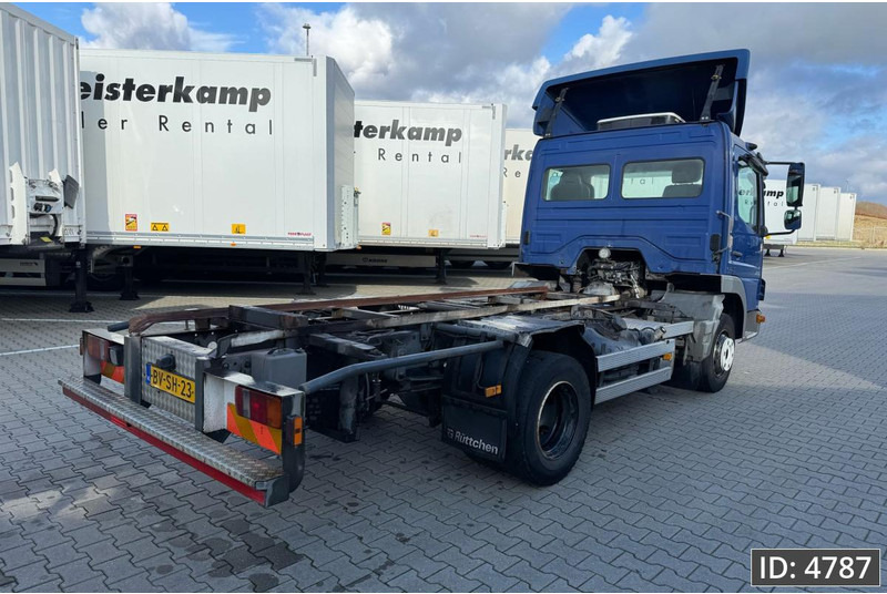 Mercedes-Benz Atego 816 Day Cab, Euro 5, BDF / EPS automatic / standklima / Hydraulic system - Контейнеровоз/ Змінний кузов вантажівка: фото 5 Mercedes-Benz Atego 816 Day Cab, Euro 5, BDF / EPS automatic / standklima / Hydraulic system - Контейнеровоз/ Змінний кузов вантажівка: фото 5