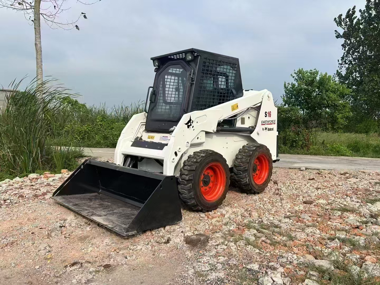 BOBCAT Skid Steer Loader S16 - Міні-навантажувач: фото 2 BOBCAT Skid Steer Loader S16 - Міні-навантажувач: фото 2