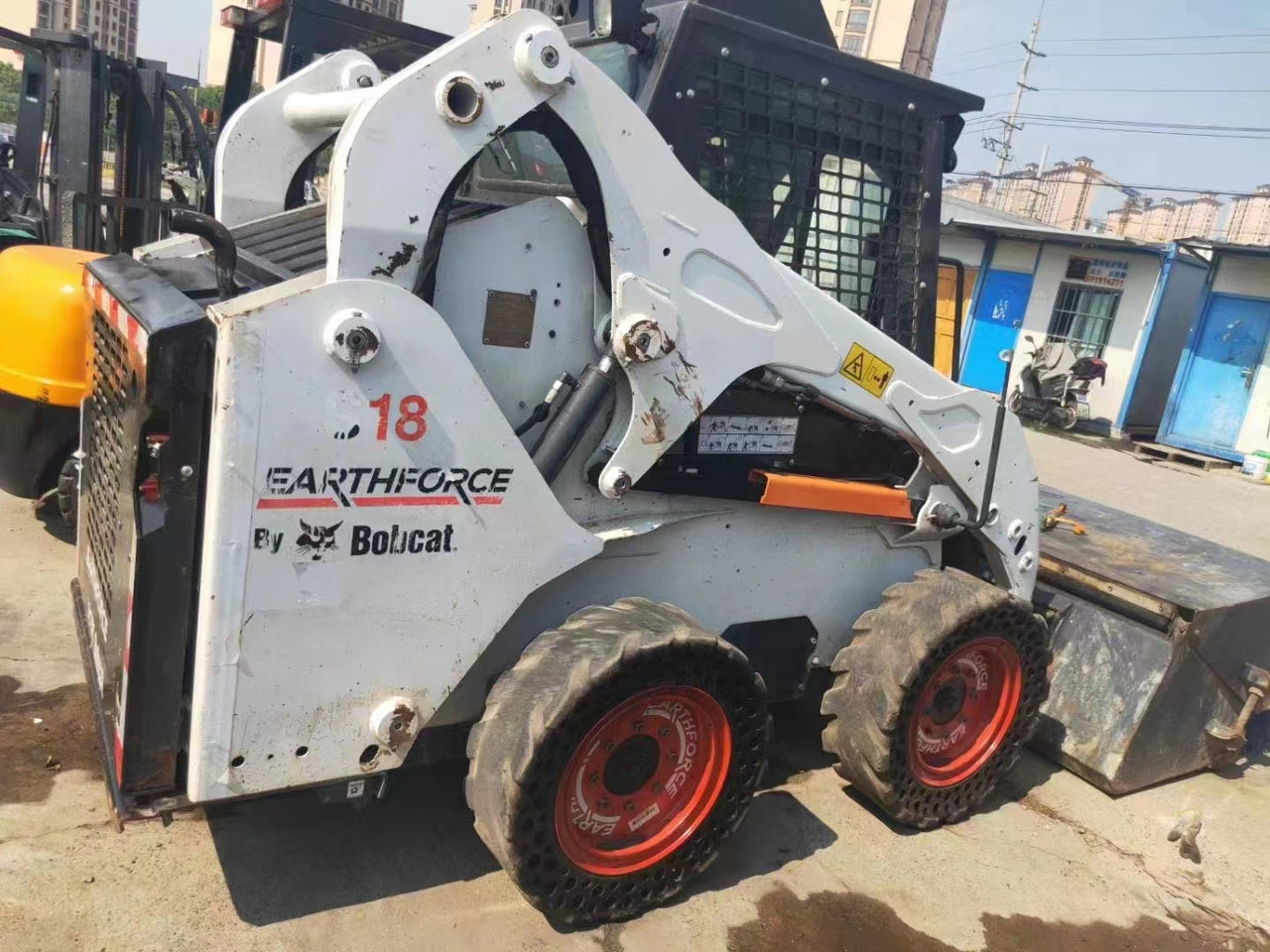 BOBCAT Skid Steer Loader S18 - Будівельна техніка: фото 5 BOBCAT Skid Steer Loader S18 - Будівельна техніка: фото 5