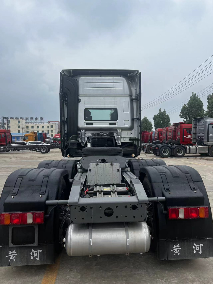 SINOTRUK Y1263 Huanghe X7 6X4 Automatic Tractor Unit - Будівельна техніка: фото 5 SINOTRUK Y1263 Huanghe X7 6X4 Automatic Tractor Unit - Будівельна техніка: фото 5