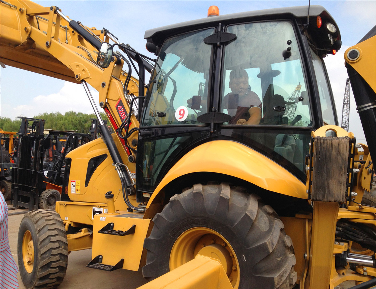CAT 420F Backhoe Loader - Екскаватор-навантажувач: фото 1 CAT 420F Backhoe Loader - Екскаватор-навантажувач: фото 1
