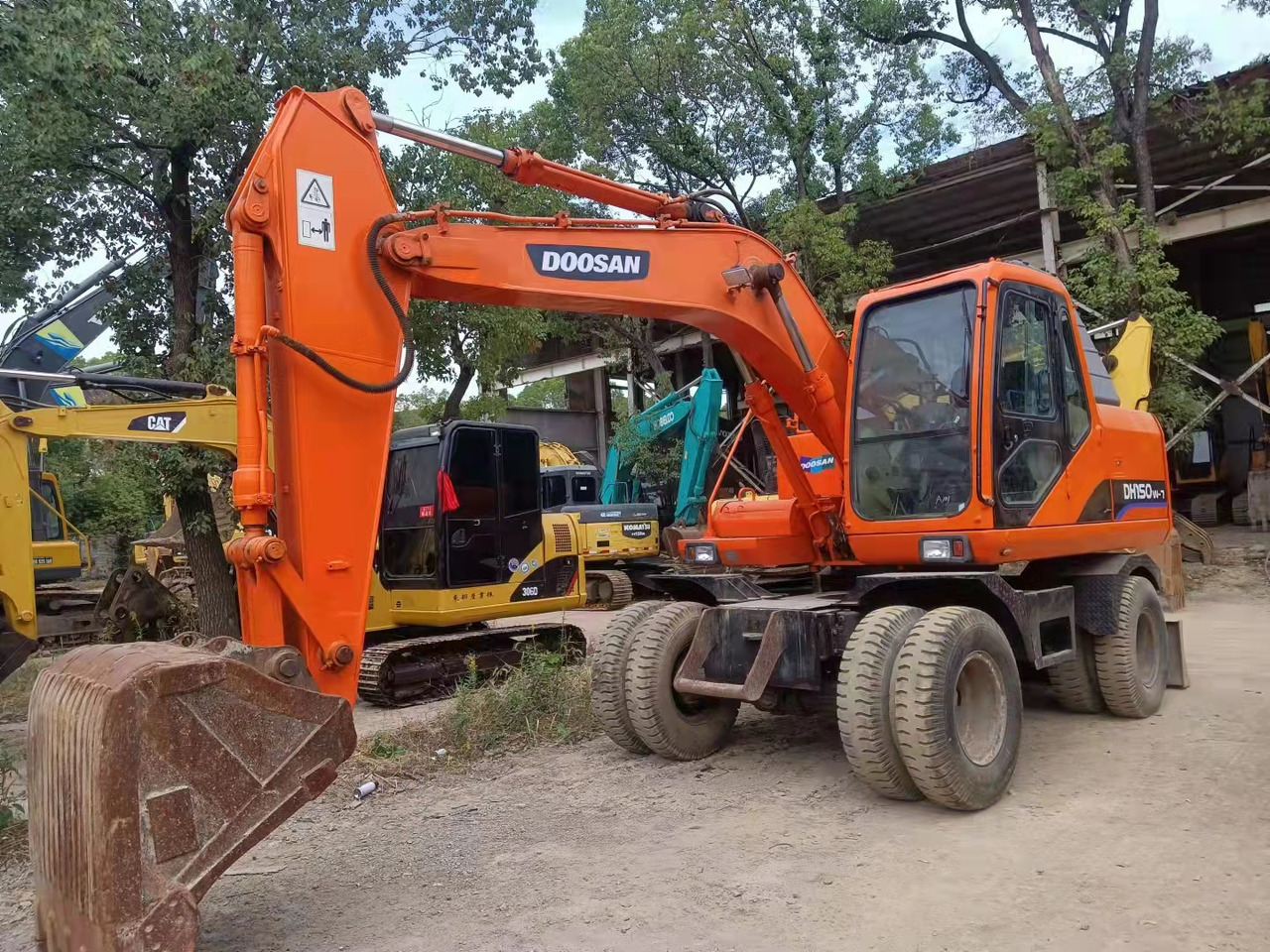 DOOSAN DH150W-7 - Гусеничний екскаватор: фото 1 DOOSAN DH150W-7 - Гусеничний екскаватор: фото 1