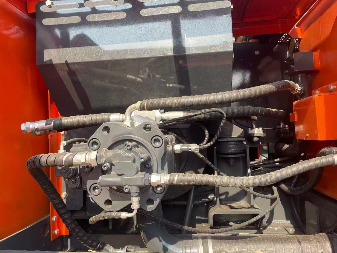 DOOSAN DH225L-9C - Гусеничний екскаватор: фото 4 DOOSAN DH225L-9C - Гусеничний екскаватор: фото 4