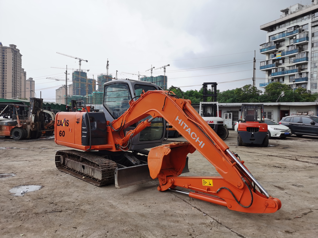 HITACHI ZX60 - Гусеничний екскаватор: фото 5 HITACHI ZX60 - Гусеничний екскаватор: фото 5