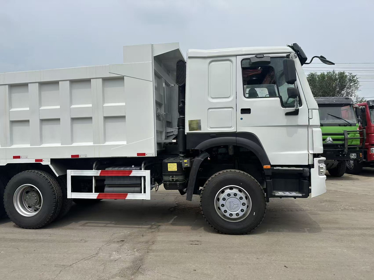 HOWO Howo Dump truck 6✖4 White - Самоскид вантажівка: фото 3 HOWO Howo Dump truck 6✖4 White - Самоскид вантажівка: фото 3