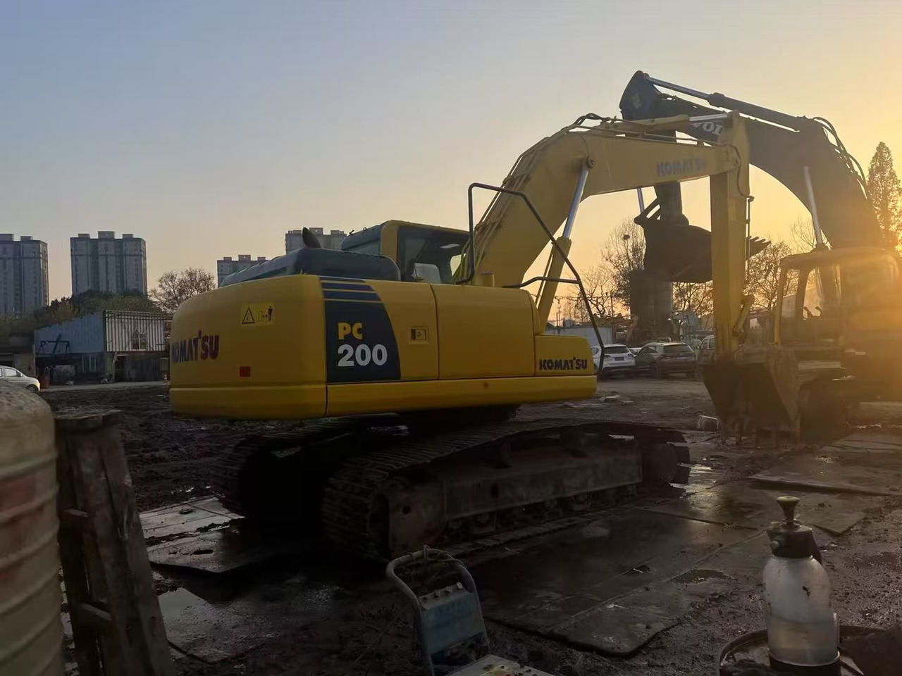KOMATSU PC200-8 - Гусеничний екскаватор: фото 1 KOMATSU PC200-8 - Гусеничний екскаватор: фото 1