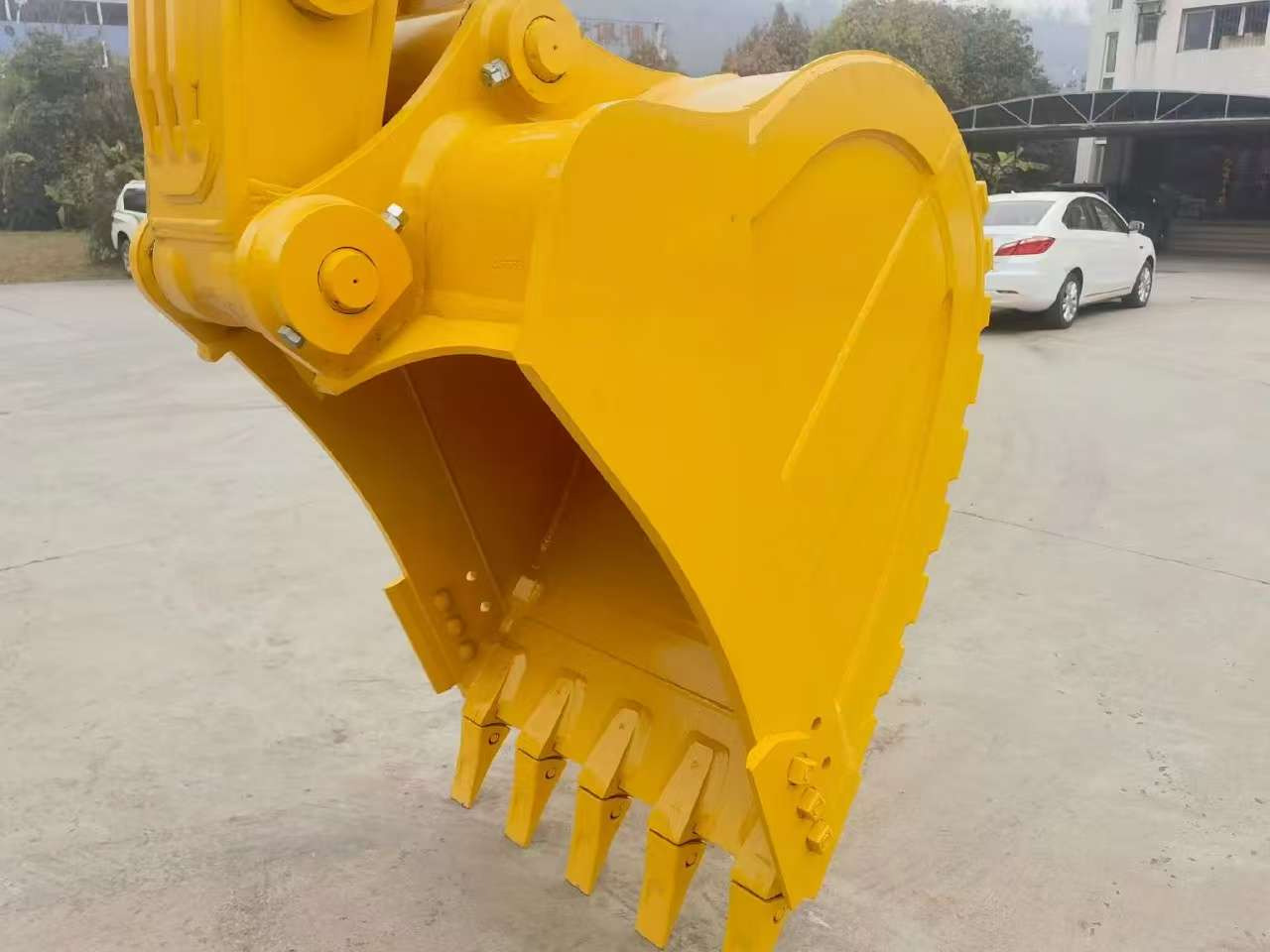 KOMATSU PC210 - Гусеничний екскаватор: фото 3 KOMATSU PC210 - Гусеничний екскаватор: фото 3