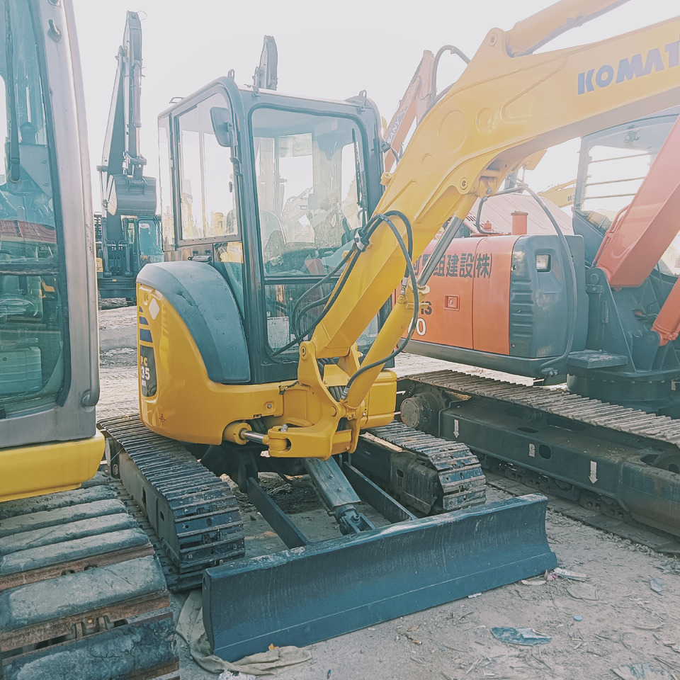KOMATSU PC35 - Гусеничний екскаватор: фото 2 KOMATSU PC35 - Гусеничний екскаватор: фото 2