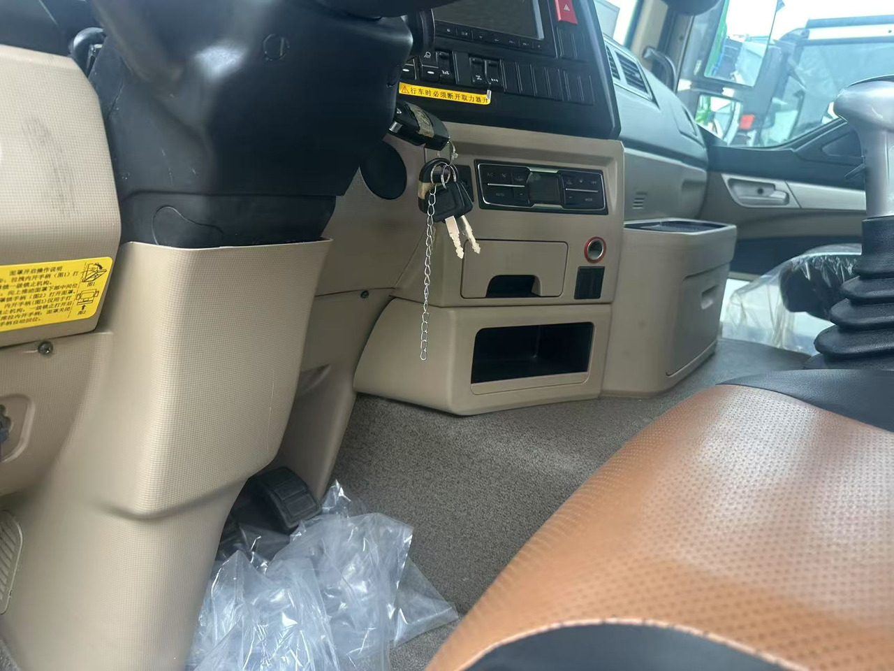 Самоскид вантажівка SINOTRUK Dump Truck 8x4 Click for Discount: фото 7 Самоскид вантажівка SINOTRUK Dump Truck 8x4 Click for Discount: фото 7