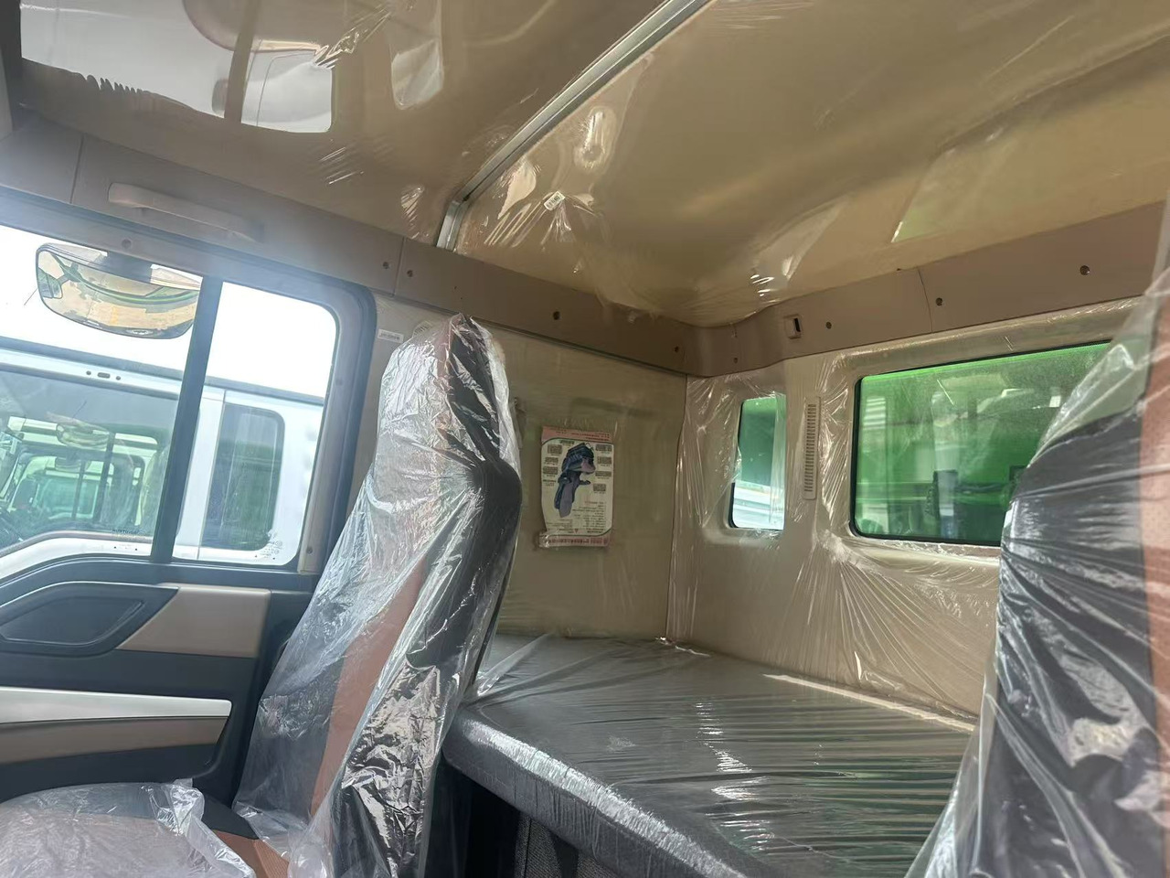 Самоскид вантажівка SINOTRUK Dump Truck 8x4 Click for Discount: фото 6 Самоскид вантажівка SINOTRUK Dump Truck 8x4 Click for Discount: фото 6