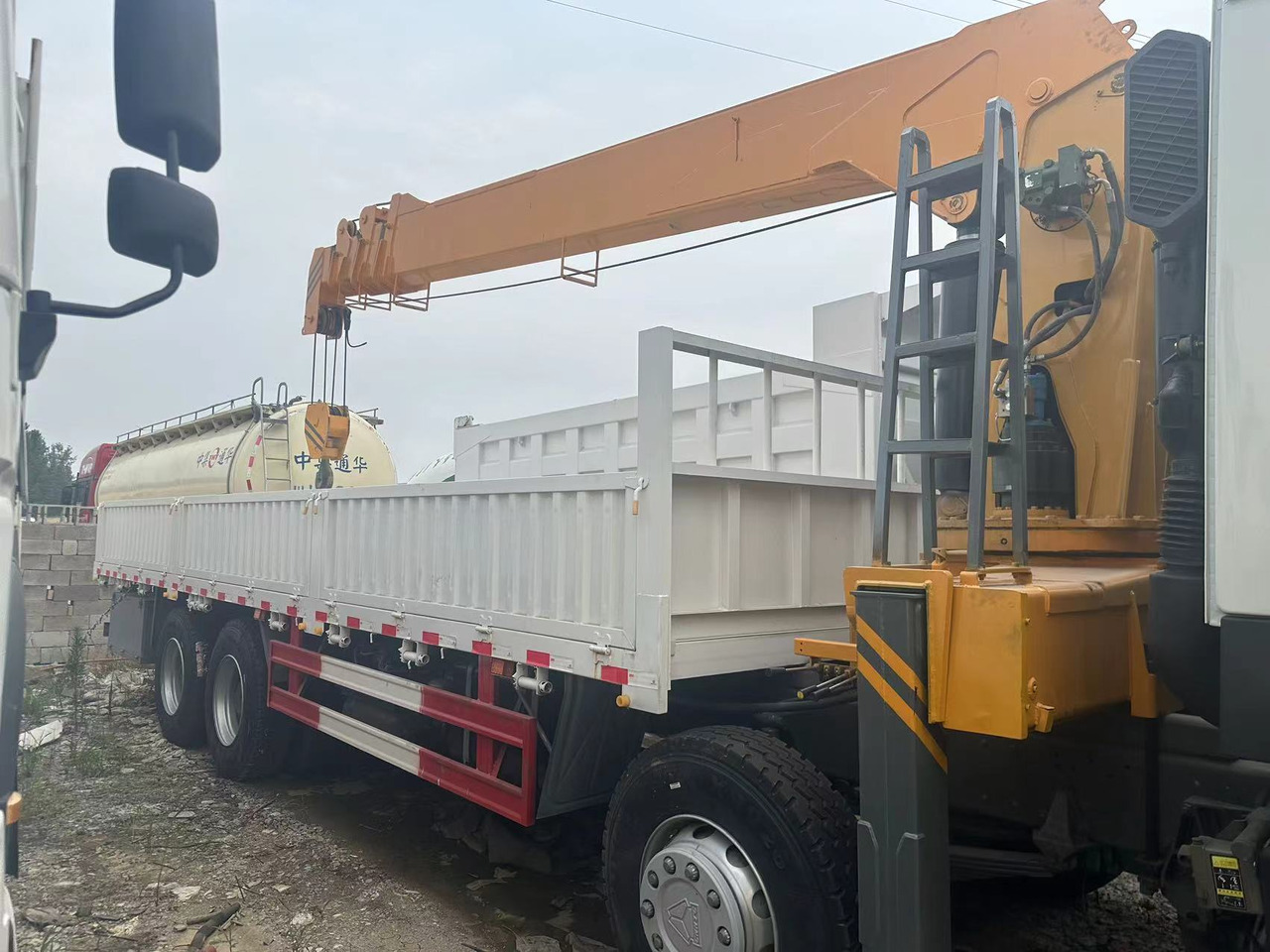 SINOTRUK HOWO 375 8X4 12TONS CLICK HERE FOR DISCOUNT - Вантажівка з маніпулятором: фото 2 SINOTRUK HOWO 375 8X4 12TONS CLICK HERE FOR DISCOUNT - Вантажівка з маніпулятором: фото 2