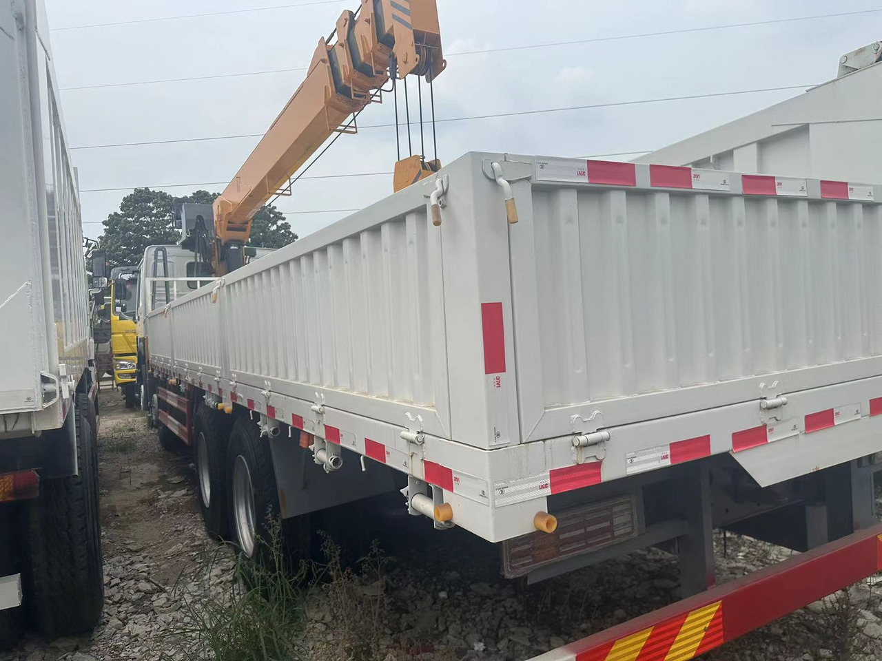 SINOTRUK HOWO 375 8X4 12TONS CLICK HERE FOR DISCOUNT - Вантажівка з маніпулятором: фото 4 SINOTRUK HOWO 375 8X4 12TONS CLICK HERE FOR DISCOUNT - Вантажівка з маніпулятором: фото 4