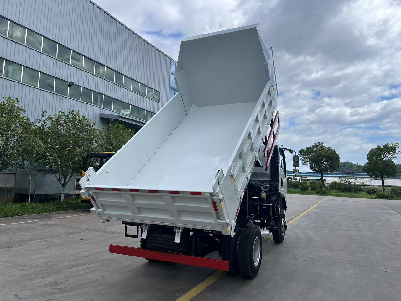 SINOTRUK HOWO 4x2 Dump Truck Click Here for Discount - Самоскид вантажівка: фото 5 SINOTRUK HOWO 4x2 Dump Truck Click Here for Discount - Самоскид вантажівка: фото 5