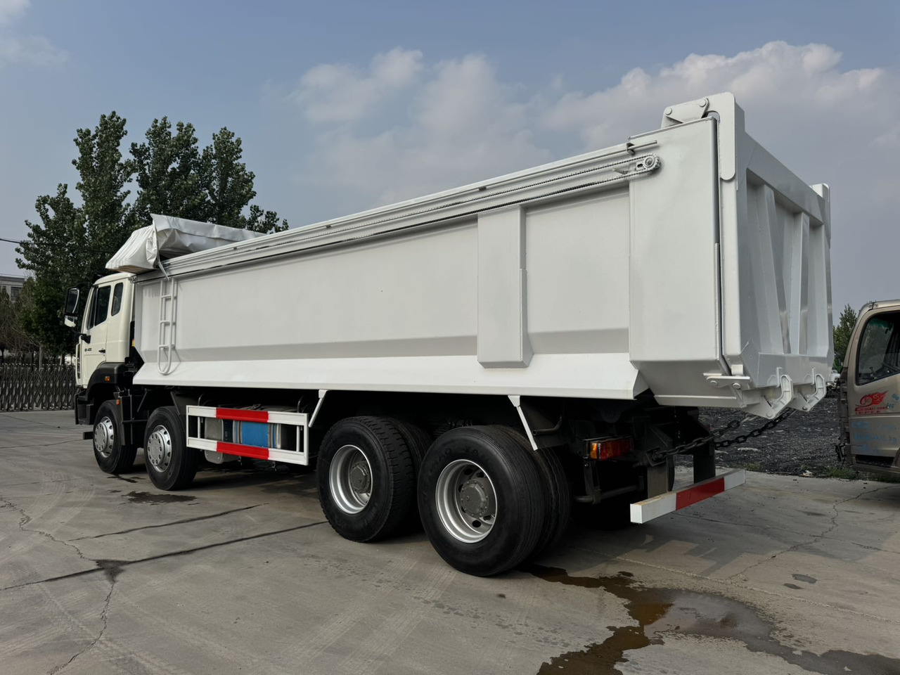 Самоскид вантажівка SINOTRUK HOWO Dump Truck 8x4 Click Here for Discount: фото 6