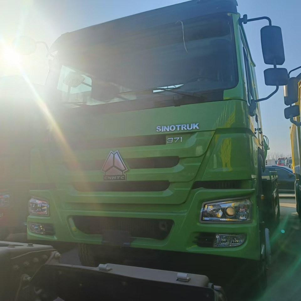 SINOTRUK HOWO Sewage Suction Truck 6*4 Click Here for Discount - Асенізатори: фото 4 SINOTRUK HOWO Sewage Suction Truck 6*4 Click Here for Discount - Асенізатори: фото 4