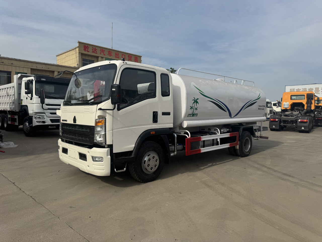 SINOTRUK Howo Water Tanker Click Here For DISCOUNT - Вантажівка цистерна: фото 1 SINOTRUK Howo Water Tanker Click Here For DISCOUNT - Вантажівка цистерна: фото 1