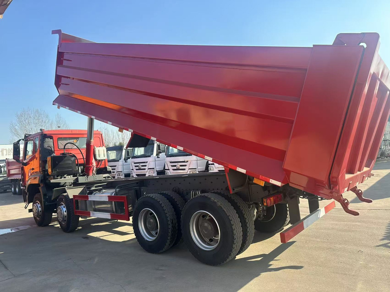 SINOTRUK Nx 8X4 - Самоскид вантажівка: фото 4 SINOTRUK Nx 8X4 - Самоскид вантажівка: фото 4