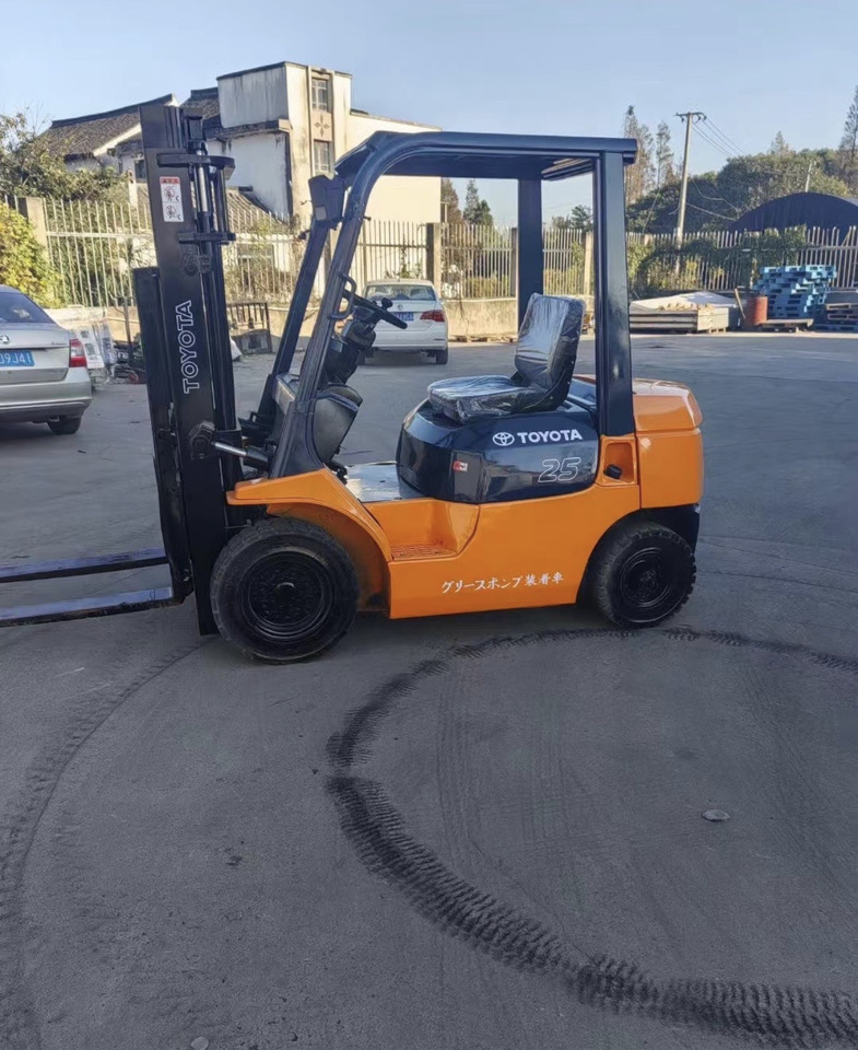 TOYOTA 2.5ton Forklift Click for Discount - Дизельний навантажувач: фото 3 TOYOTA 2.5ton Forklift Click for Discount - Дизельний навантажувач: фото 3
