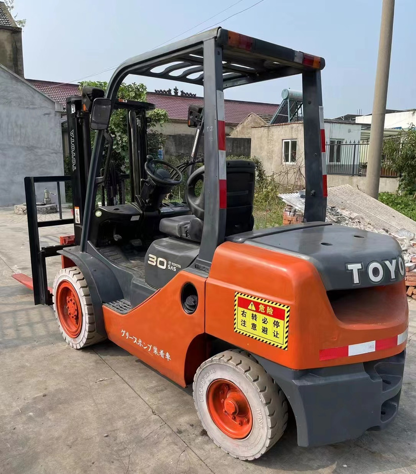 TOYOTA 3Ton Forklift Click for Discount - Дизельний навантажувач: фото 3 TOYOTA 3Ton Forklift Click for Discount - Дизельний навантажувач: фото 3