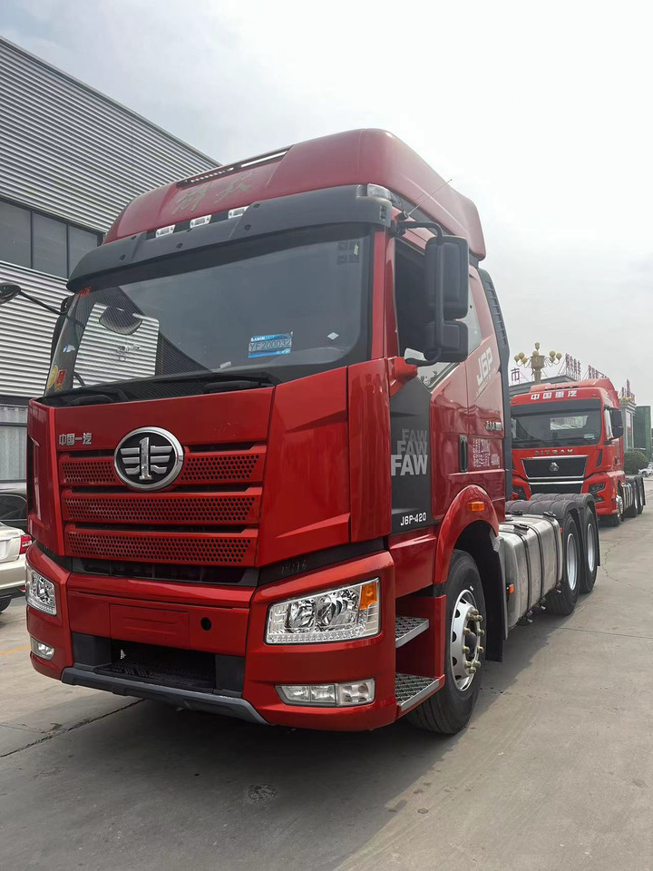 SINOTRUK Tractor Unit J6P 6X4 Manual Transmission New - Тягач: фото 1 SINOTRUK Tractor Unit J6P 6X4 Manual Transmission New - Тягач: фото 1