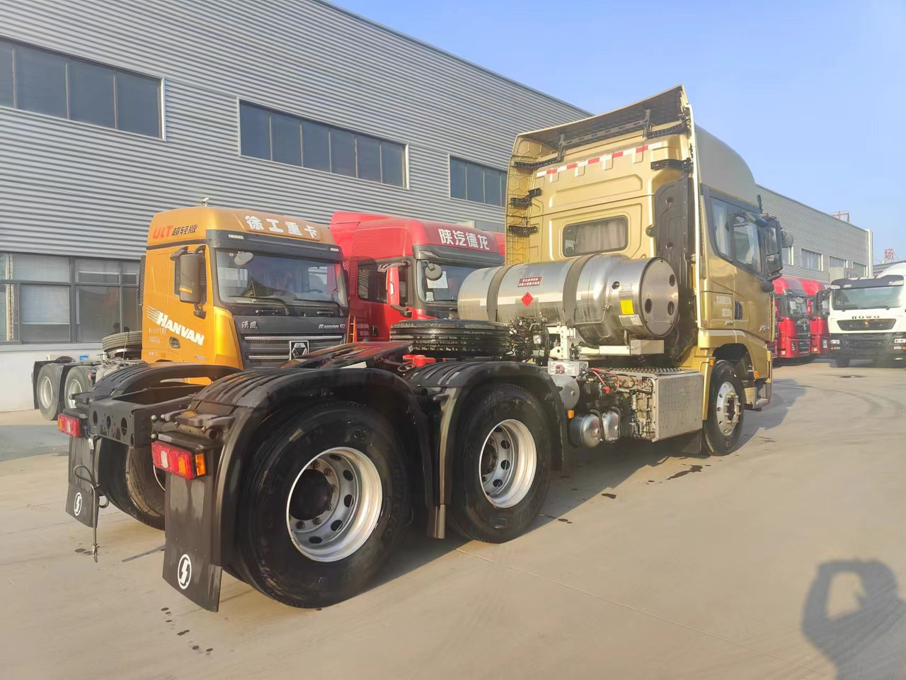 SINOTRUK X5000 6X4 Manual Tractor Unit - Тягач: фото 3 SINOTRUK X5000 6X4 Manual Tractor Unit - Тягач: фото 3