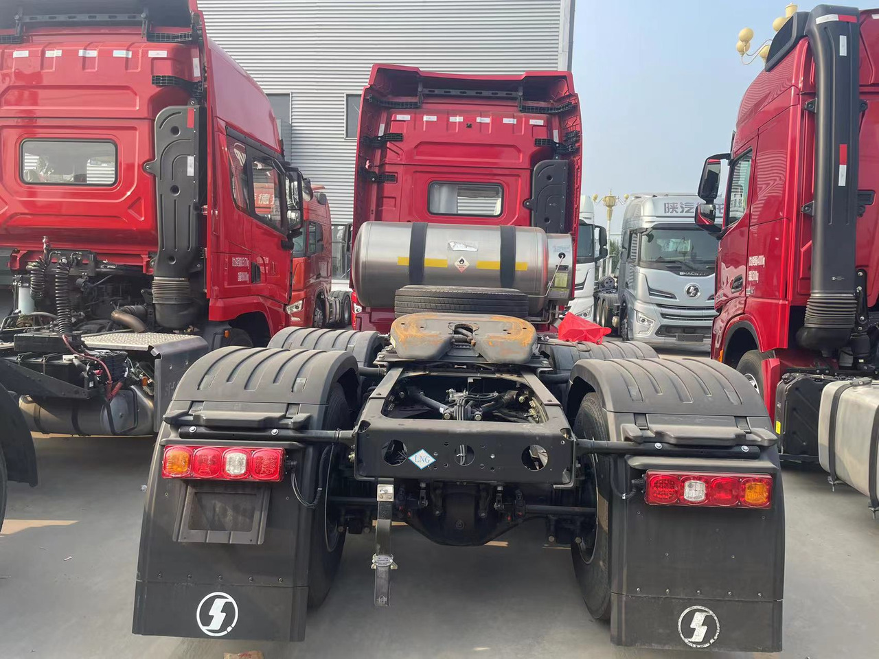 SINOTRUK X5000 6X4 Tractor Unit with Automatic Transmission - Тягач: фото 5 SINOTRUK X5000 6X4 Tractor Unit with Automatic Transmission - Тягач: фото 5